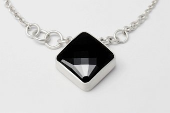 Collier „NightFever“ 490 €
