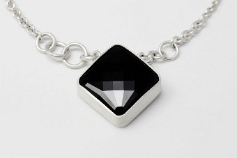 Collier „NightFever“ 490 €