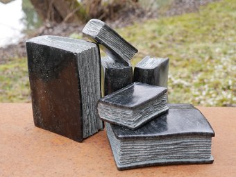 Diabas - der von mir verarbeitete `Hessische Olivin Diabas´ ist ein Umwandlungsgestein (aus Basalt entstanden) aus dem hessischen Hirzenhain