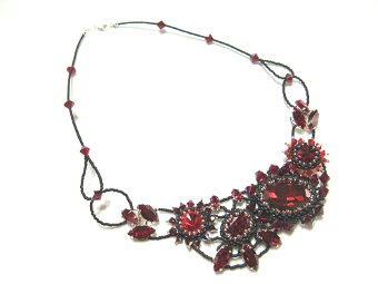 Aufwendiges Statement-Collier verziert mit Swarovski ® Kristallen / 925er / 249 €